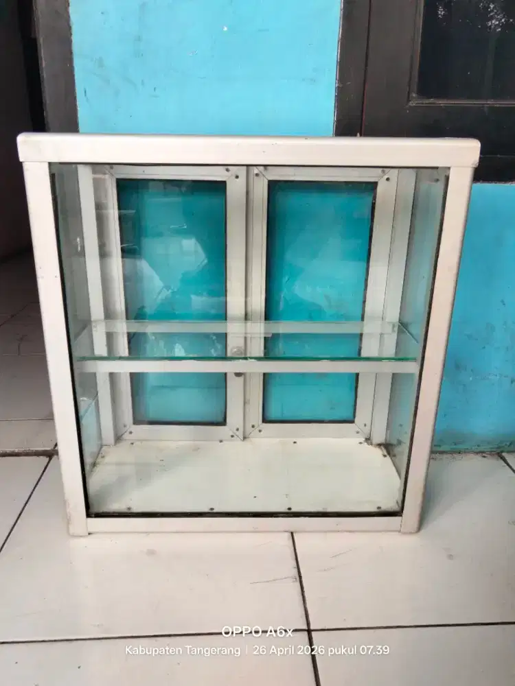 Etalase ukuran mini kondisi barang seperti di foto siap pakai