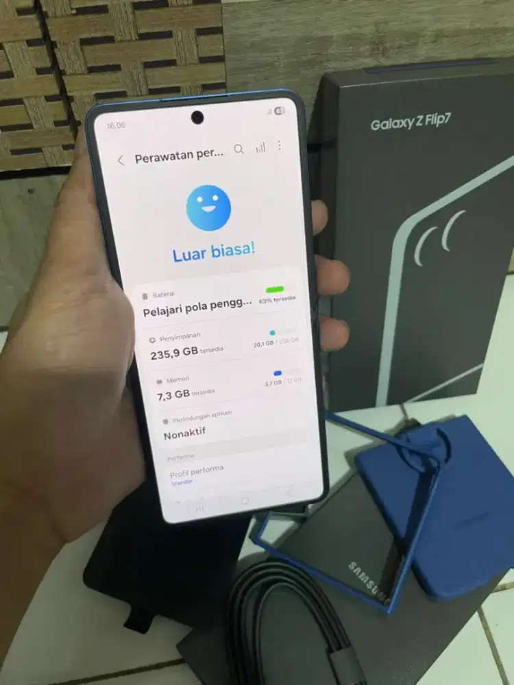 Samsung Z Flip7 12/256 Blue
Lengkap