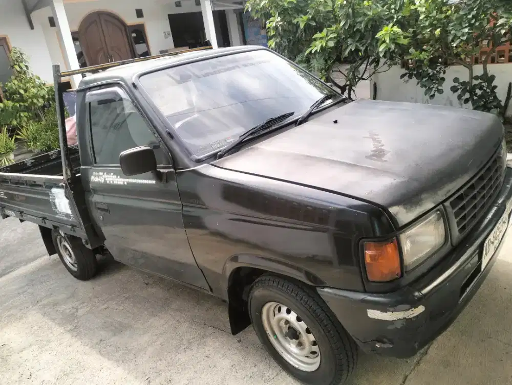 Isuzu panther pickup 2005
