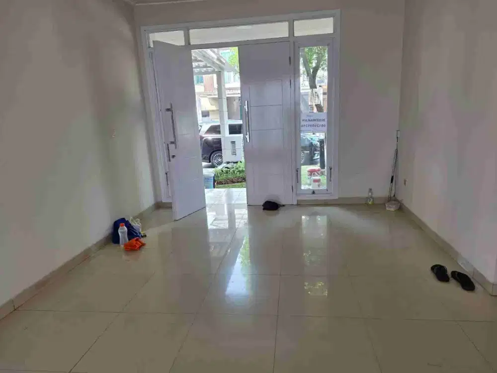 Disewakan rumah 2 lantai di Sumarecon Bekasi