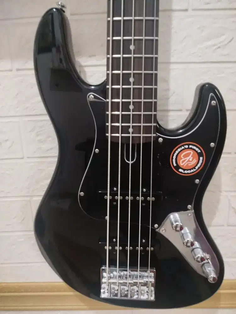 Bass js guitars 5 string