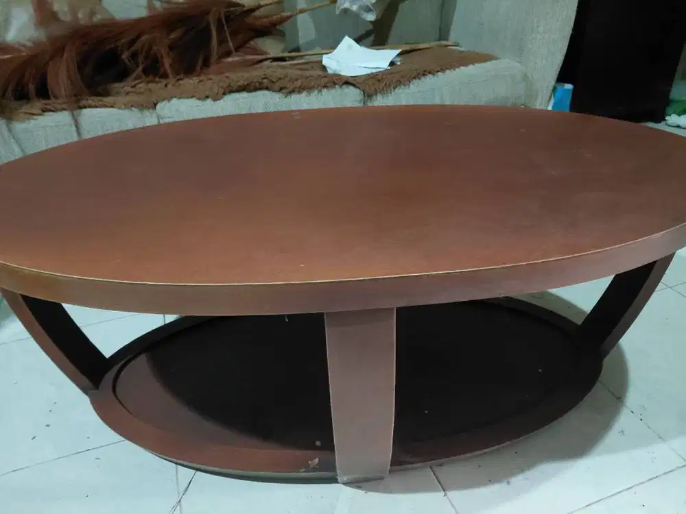 Meja tamu merk The Line, beli di toko furniture di Mal, kokoh dan kuat