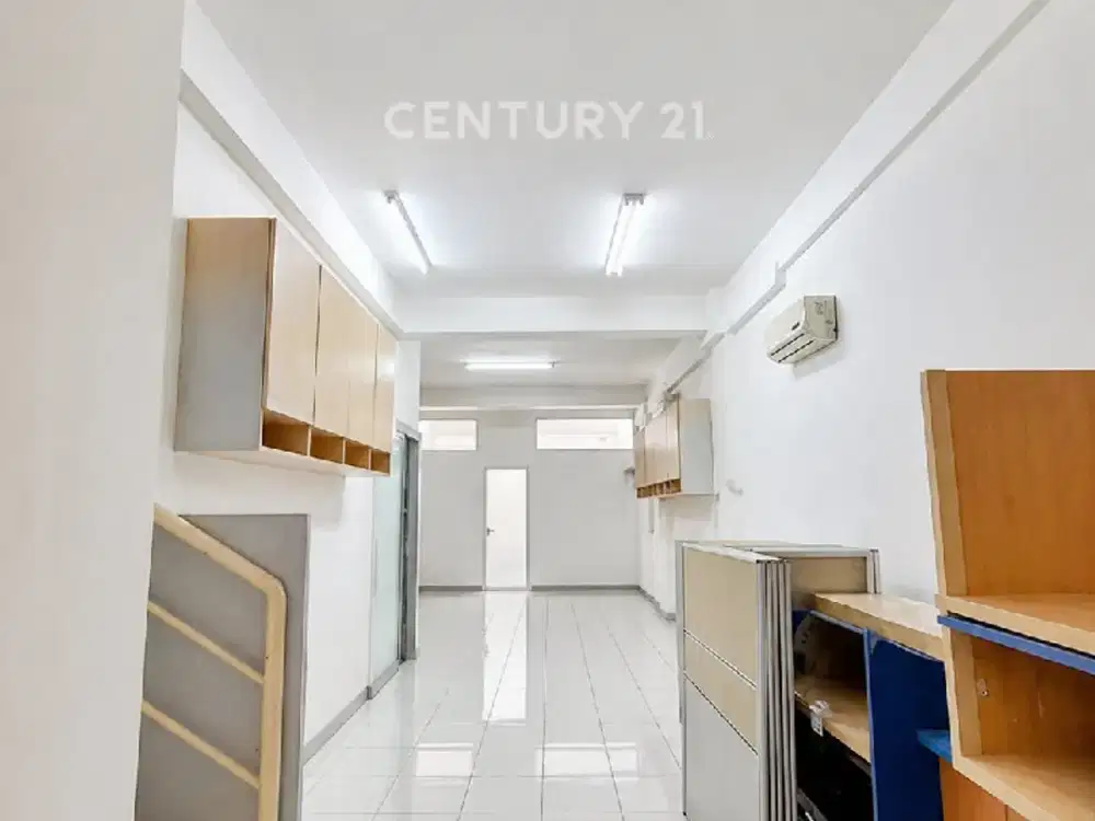 RUKO 3 Lt SIAP HUNI DAN STRATEGIS DI KEBON JERUK JAKARTA BARAT