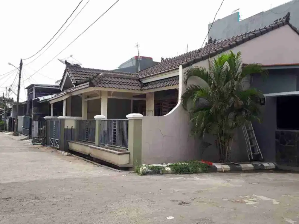 Dijual rumah Hoek di Harapan Indah Bekasi