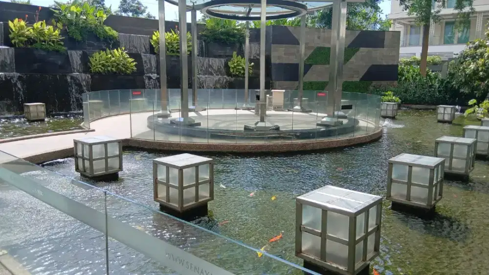 Membantu menjaga anak dan antar jemput