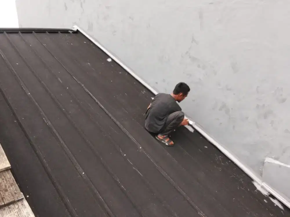 Perbaikan atap bocor dan renopasi