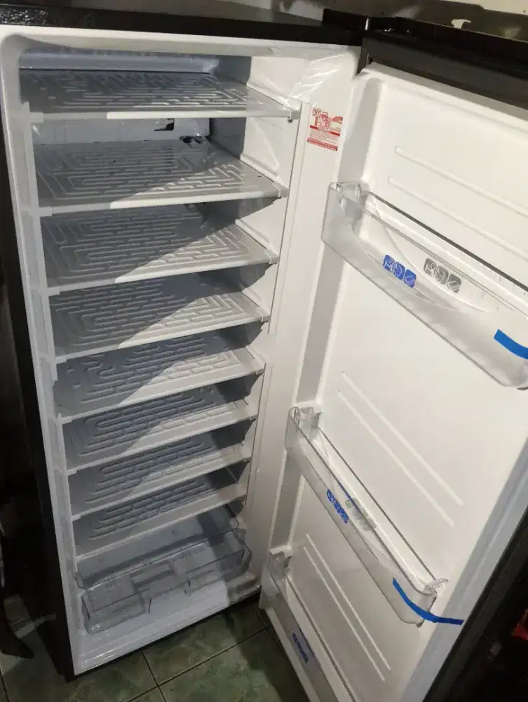 freezer sharp 8 rak