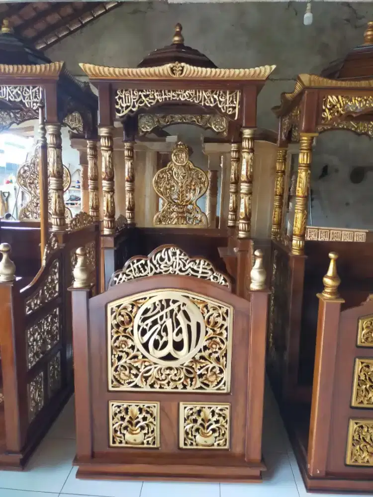 Mimbar kubah masjid
