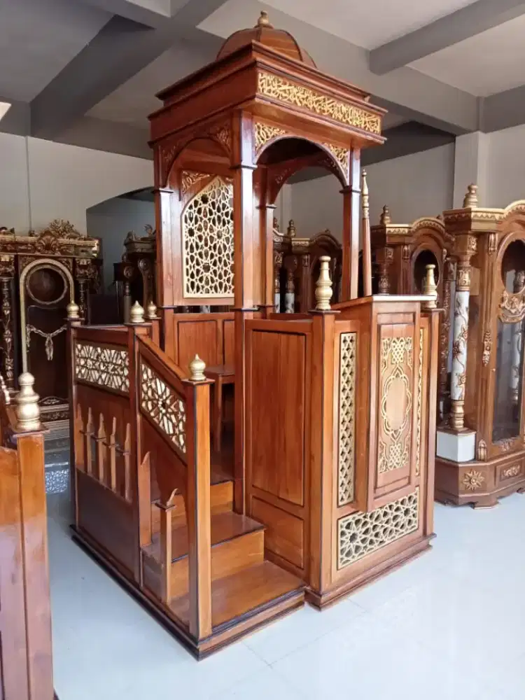 Mimbar kubah tangga jumbo