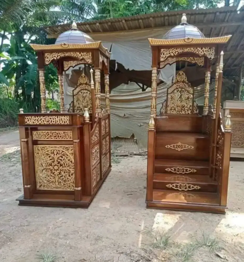 Mimbar kubah masjid podium