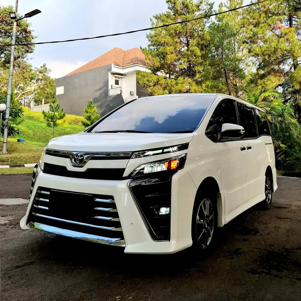 ANTIK!!! Toyota Voxy 2021 Bensin