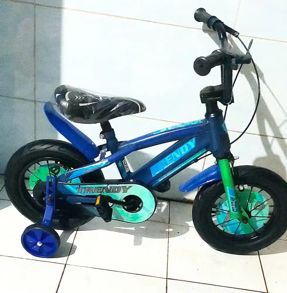 Sepeda ukuran 12,ban jumbo cocok buat umur 2tahun - 6 tahun