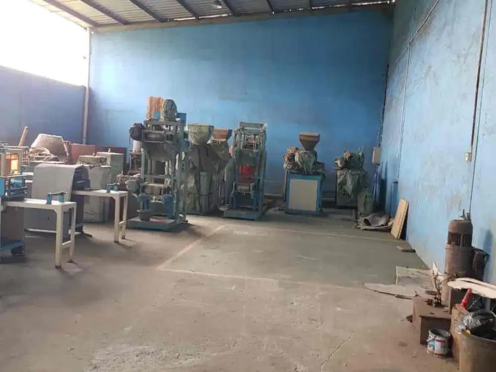 gudang belakang bandara soekarno