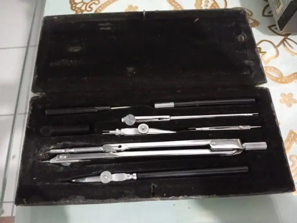 Di jual jangka legendaris merk BOFA. Set lengkap.