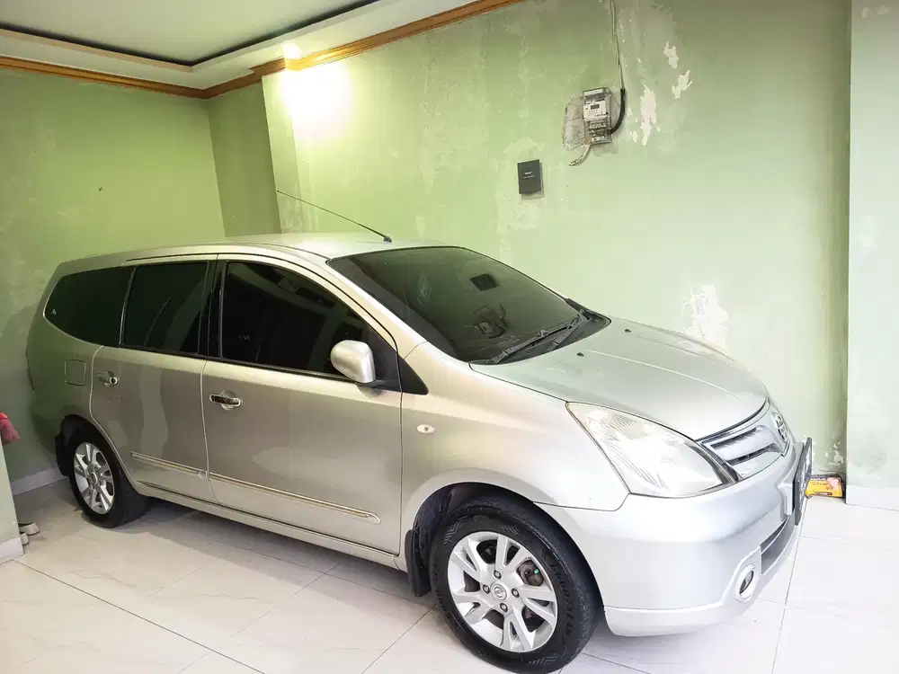 Nissan Grand livina 2011 Bensin