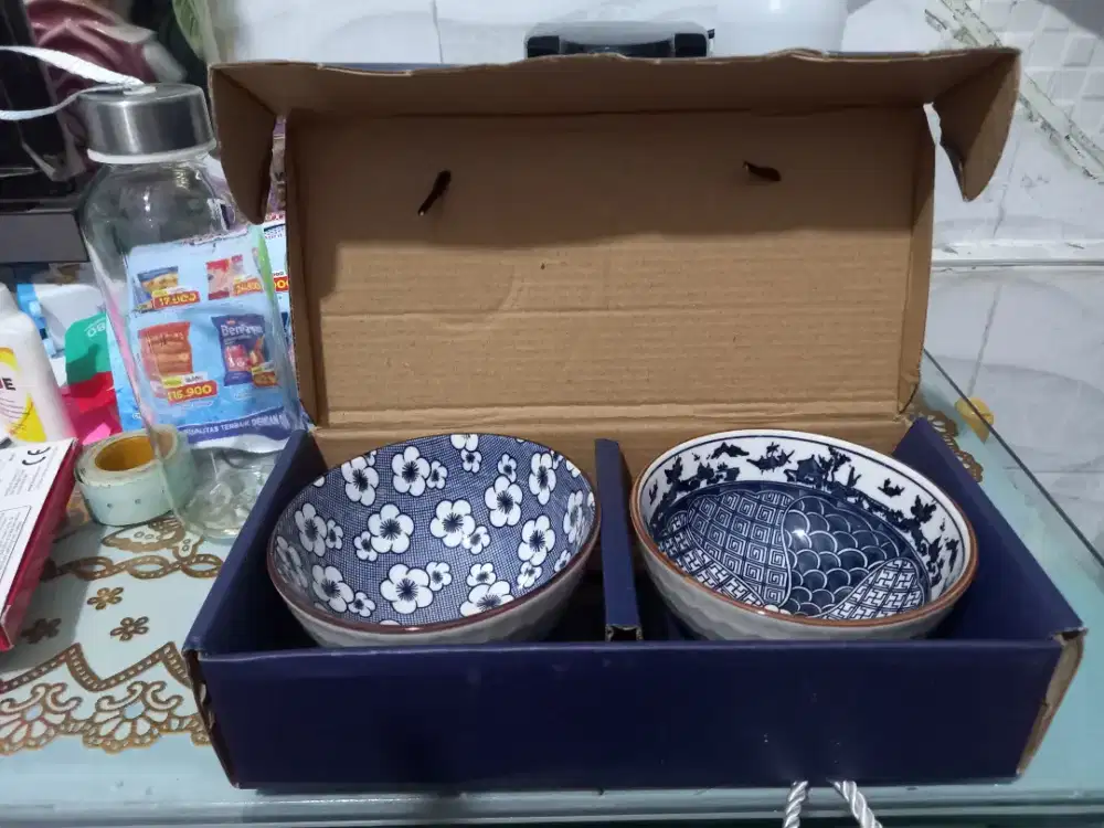 Di jual  1 set  mangkok  unik. Bahan keramik  yg bagus. Baru