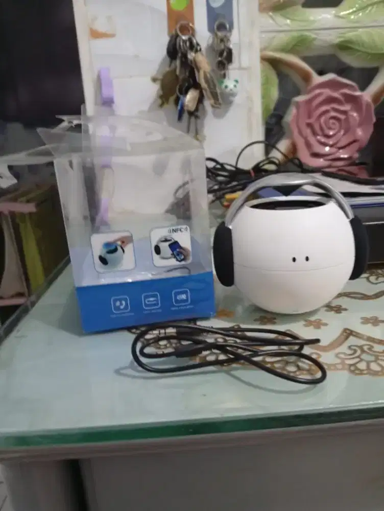 Di jual bluetooth speaker  yg  bentuk nya  lucu &  unik. Kondisi bagus