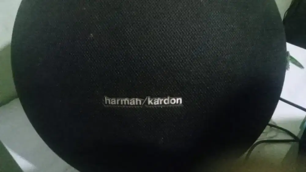 Speaker merk harmah kardon onyx 3