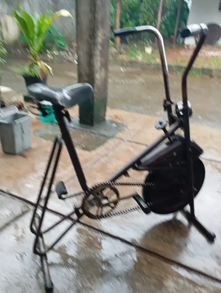 Sepeda Statis Antik Vintage