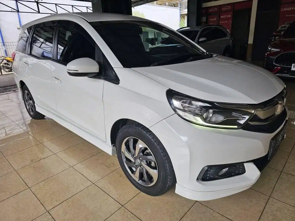 Honda New Mobilio E CVT 2021 Putih Metalik