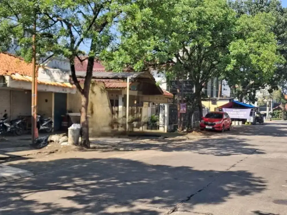 Rumah hitung tanah loaksi strategis Turangga BANDUNG Lebar 14m, Parkir 7 Mobil - Cocok Kantor/Cafe
