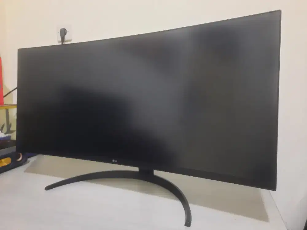 Monitor Geming LG-34inch Melengkung(Minus Layar Pecah)Mesin Normal COD