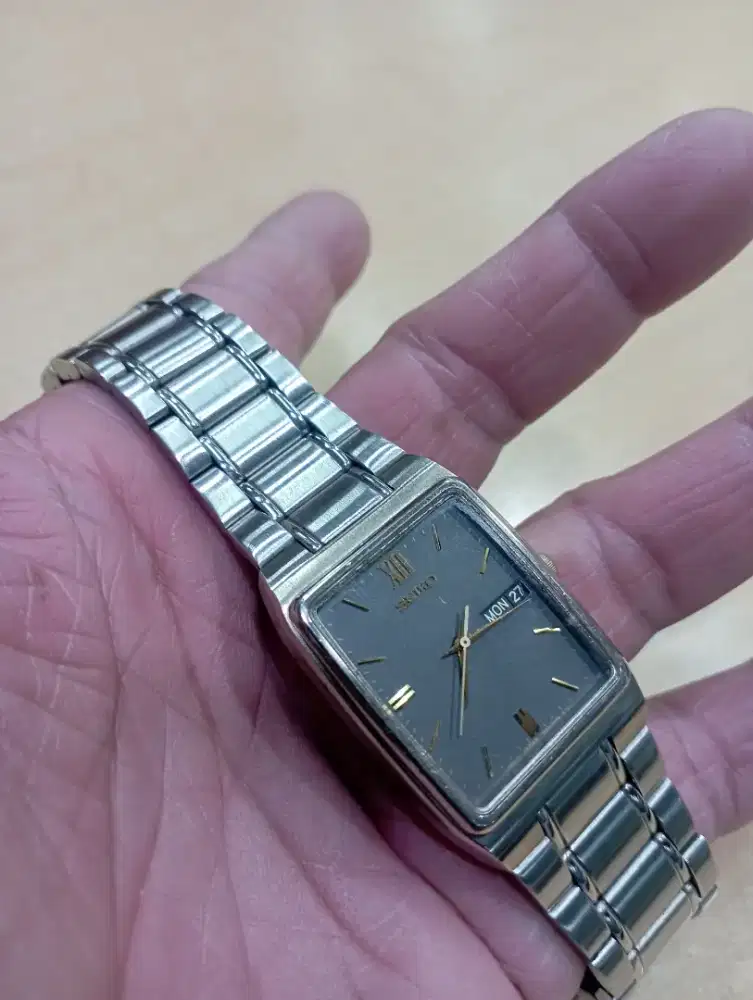 Jam tangan Seiko Quartz movt japan