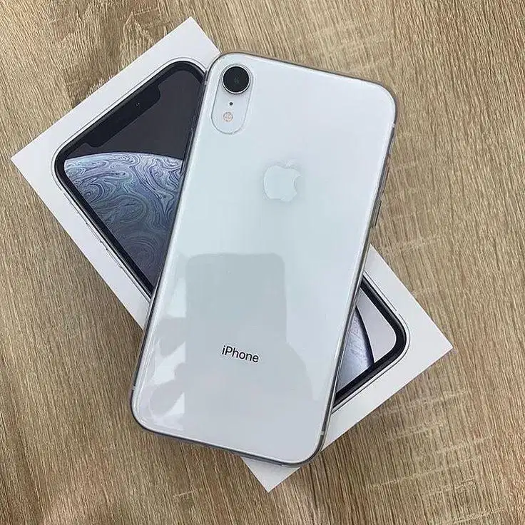 IPHONE XR 64 GB WHITE GOOD CONDITION