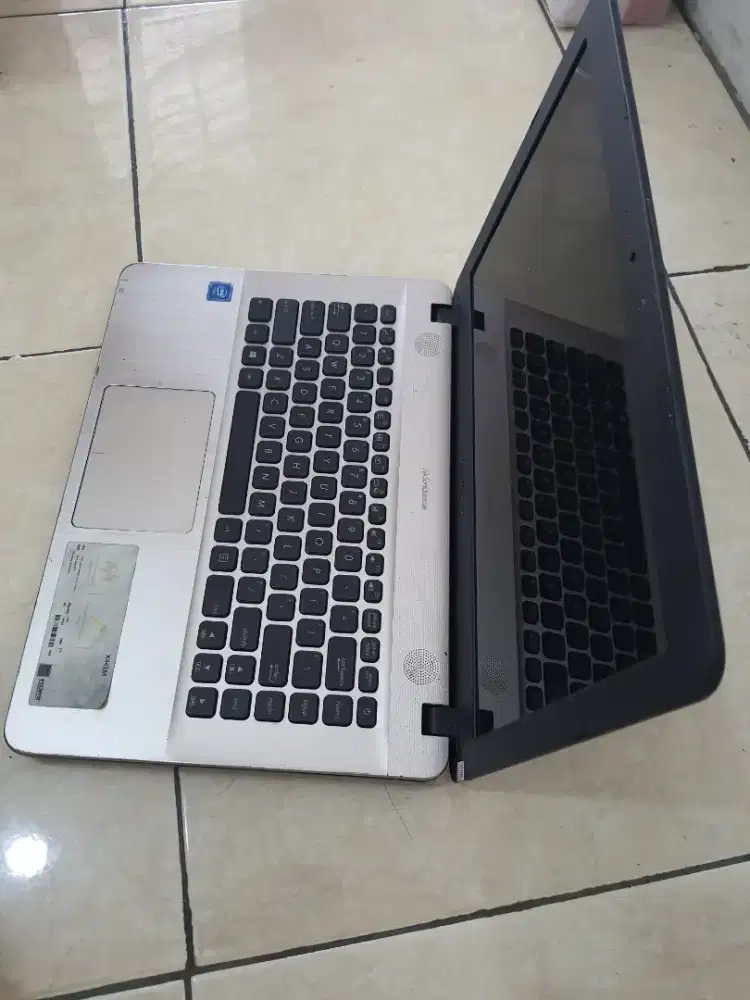 Laptop Asus(X441m)1Teragb/Ram4gb.win11.14inch+Dvd.mulus