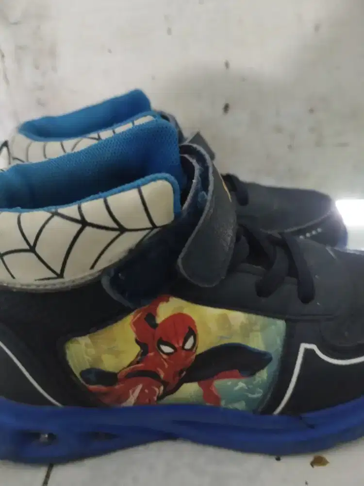 Sepatu anak size 29