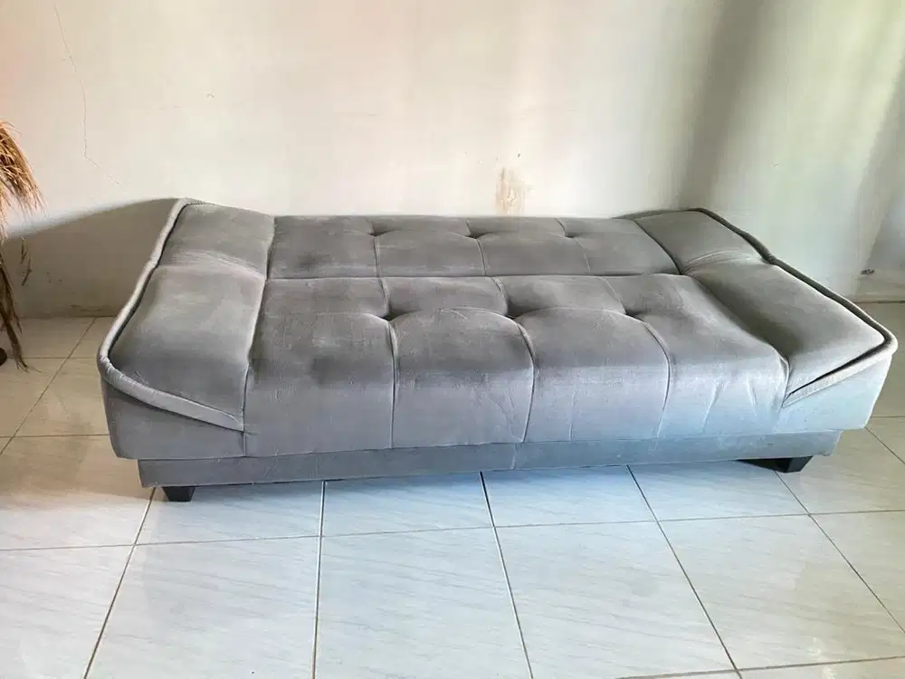 Sofa untuk duduk dan rebahan