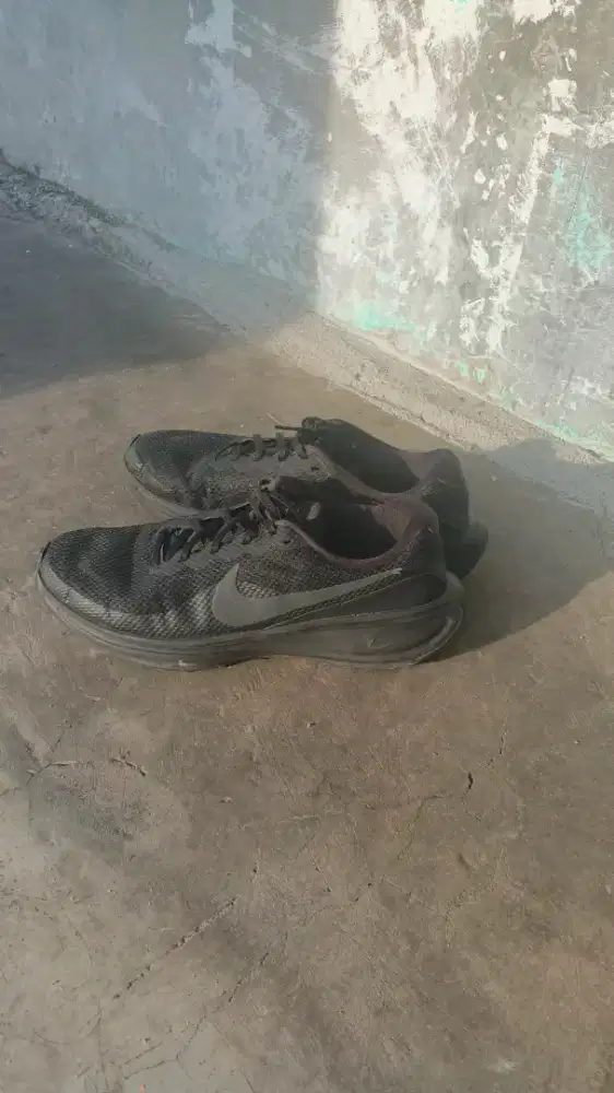 Nike Revolution 8 ORI bekas