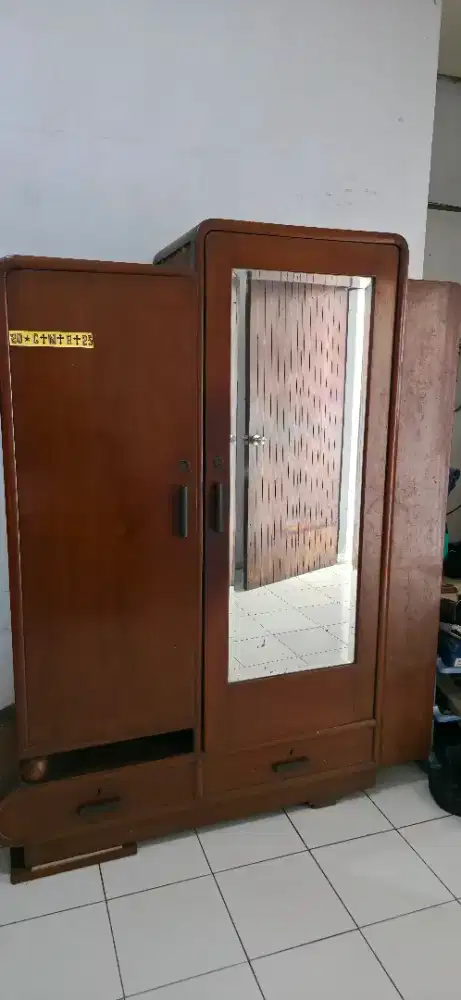 Lemari klasik jati - Gaya Retro Elegan!