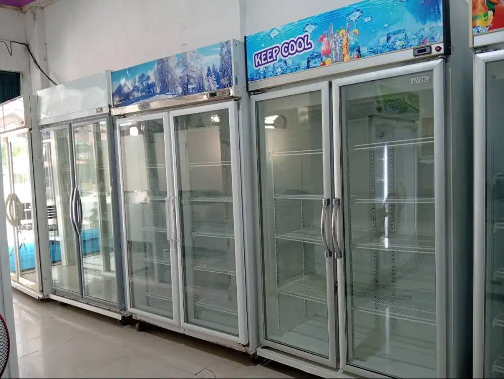 showcase bekas 2 pintu murah siap pakai normal