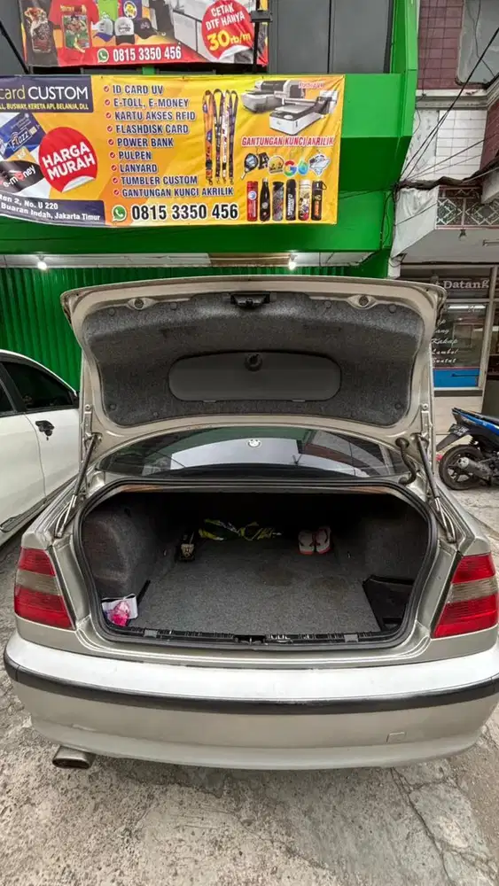 BMW 318i 2004 Bensin