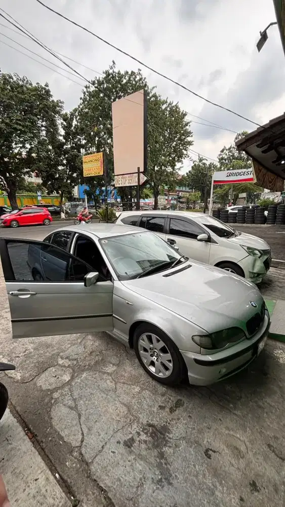 BMW 318i 2004 Bensin