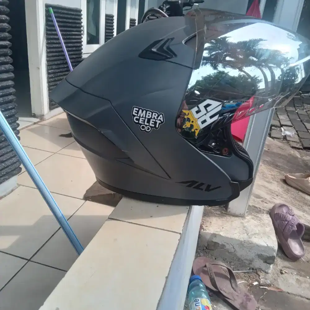 Helm ALV warna abu abu ada mic minus pemakai aja