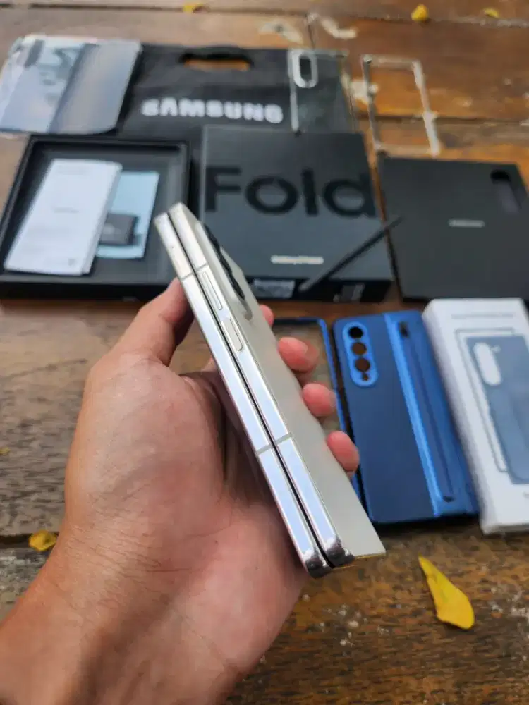 Samsung Z Fold 4 12/256 SEIN (Warna ice blue)