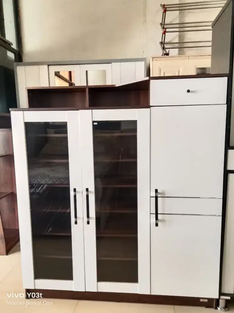 Rak sepatu 3pintu coklat putih