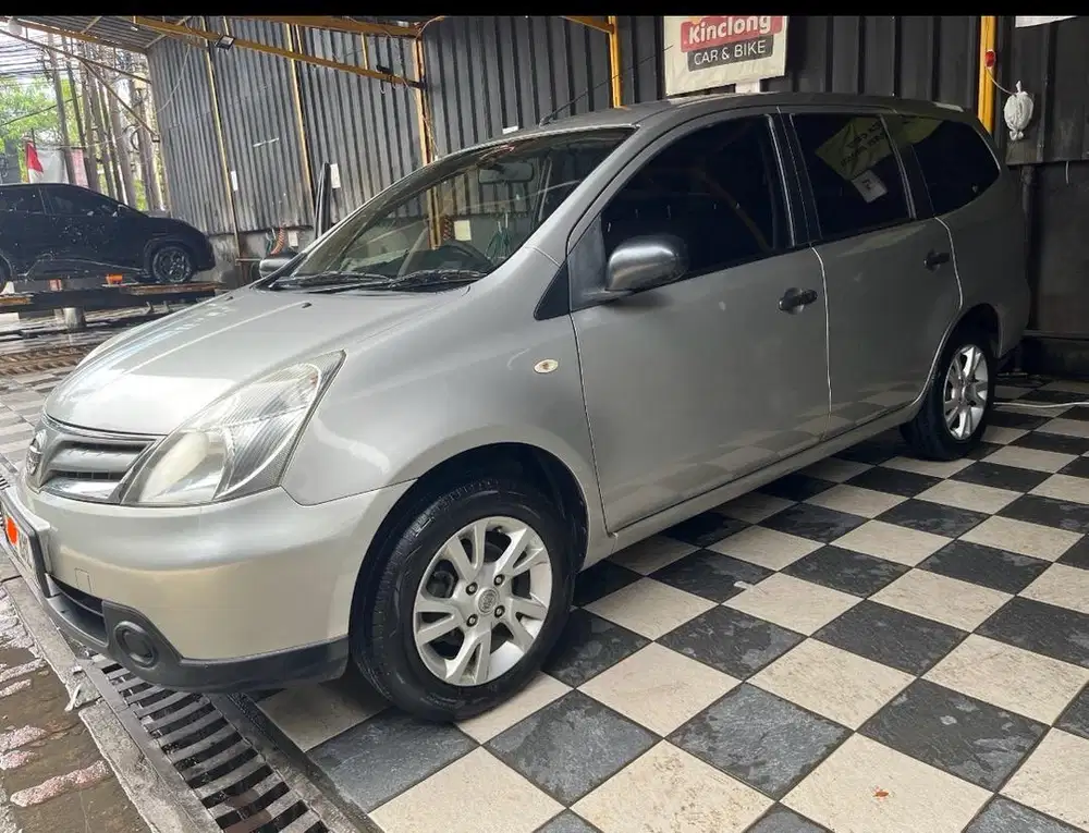 Nissan Grand Livina SV Matic  2011