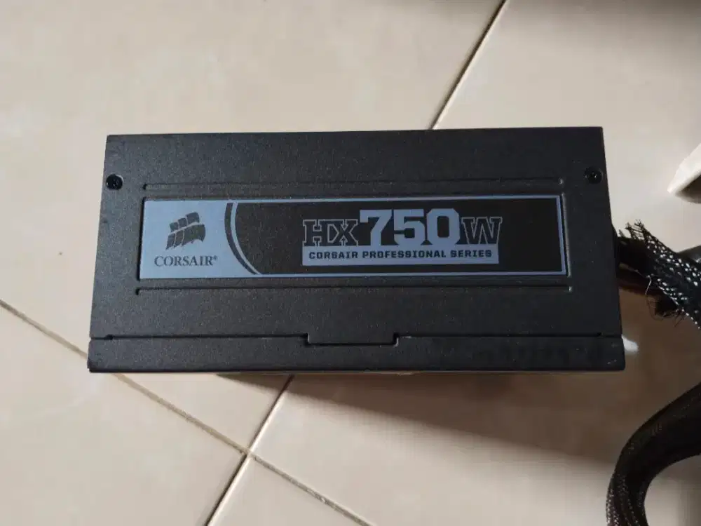 Corsair HX750w profesional 80+ Silver