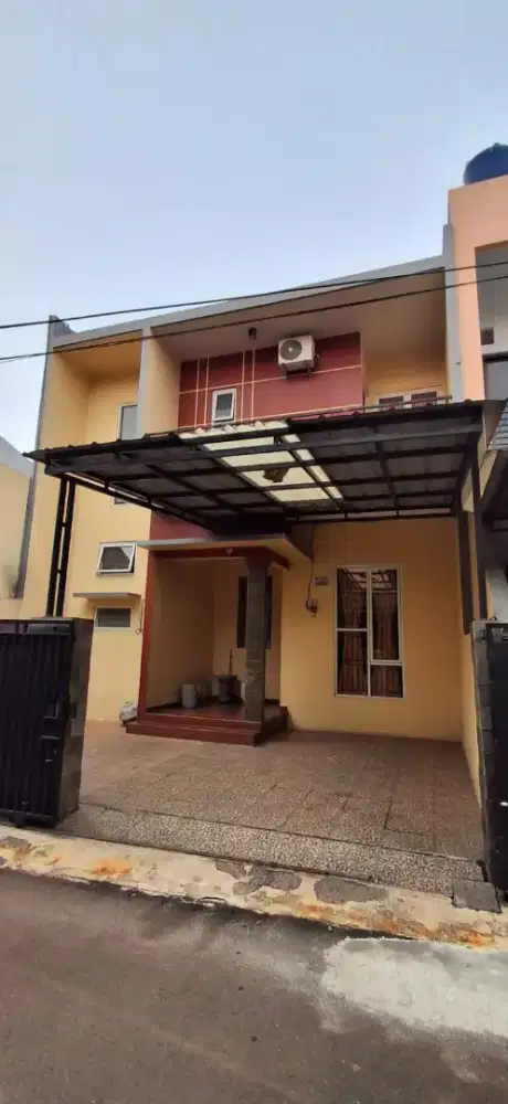 Disewakan  rumah 2 lantai lokasi strategis