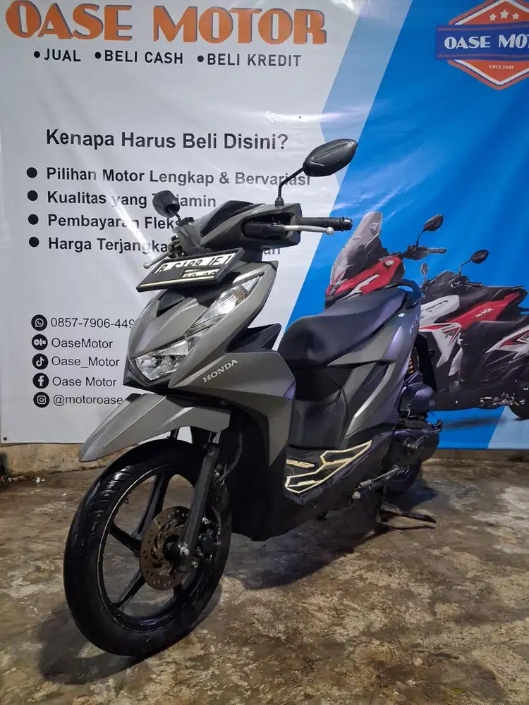 (B) Honda Beat Deluxe CBS ISS Tahun 2023