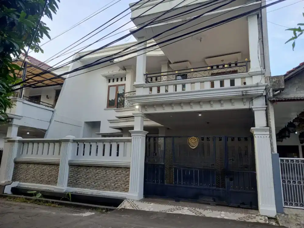 Di sewakan Rumah Bagus di Dalam komplek  Jatiwaringin Bekasi