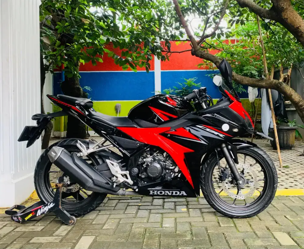 Honda CBR 150 R ABS