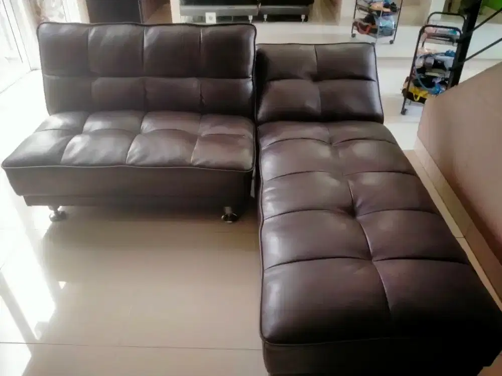 2 Sofa santai & 1 kursi kerja