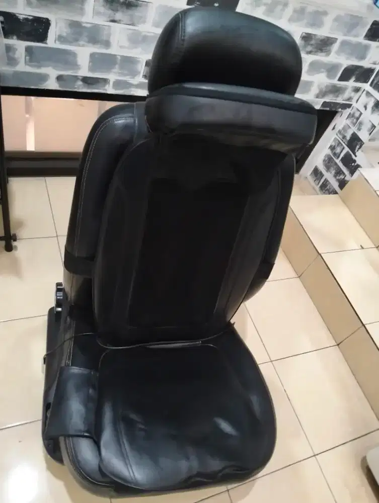 Kursi pijat mobil