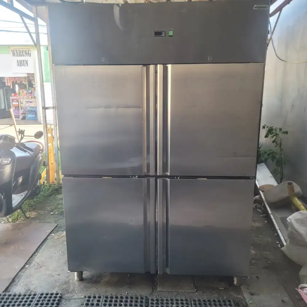 Jual upright chiller 4pintu ex resto