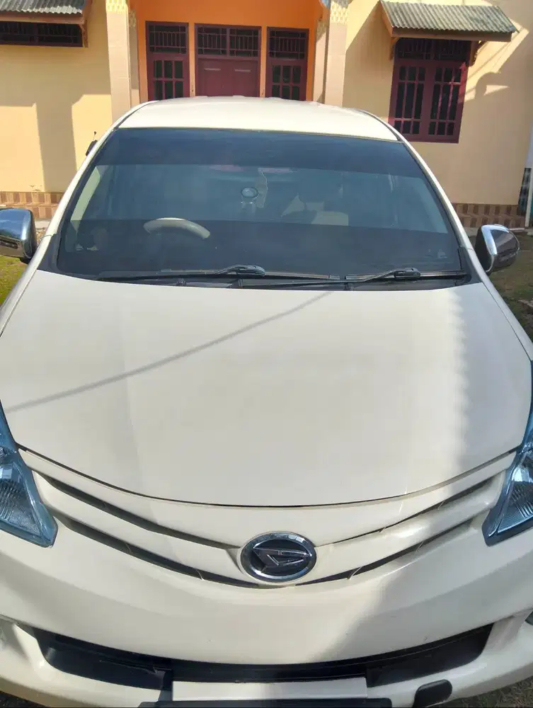 Mobil Xenia 2013 second