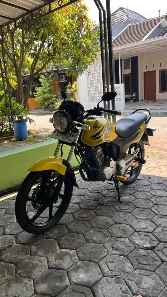 Megapro primus kuning